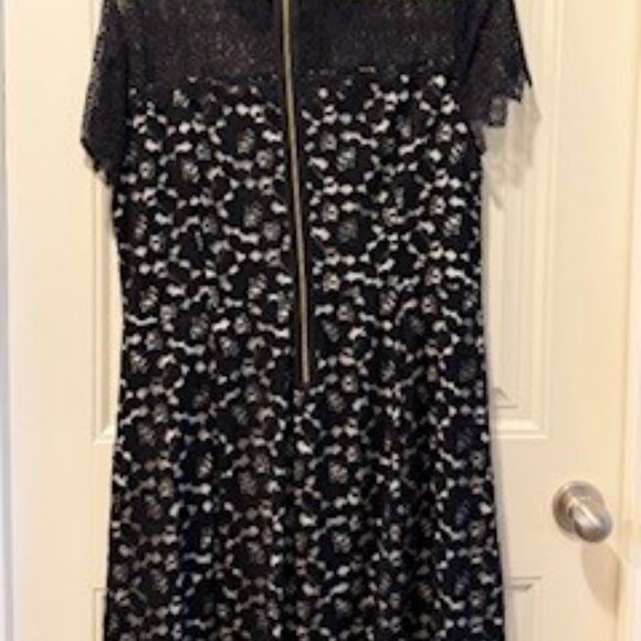 Kensie Womens Lace Scalloped Party Dress — Like New / Excellent Condition - Picture 4 of 4